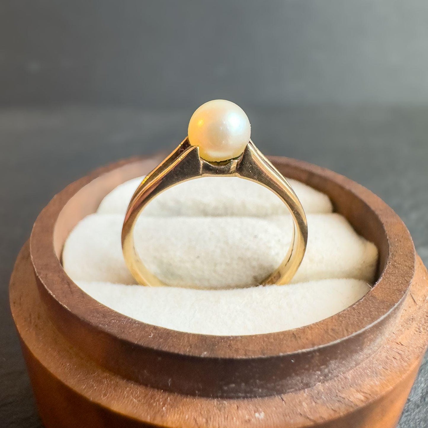 9ct Solid Gold Vintage Pearl Ring | Classic Mid-Century Design | Lustrous Cream Pearl | English Hallmarks | UK N 1/2 - US 7 |