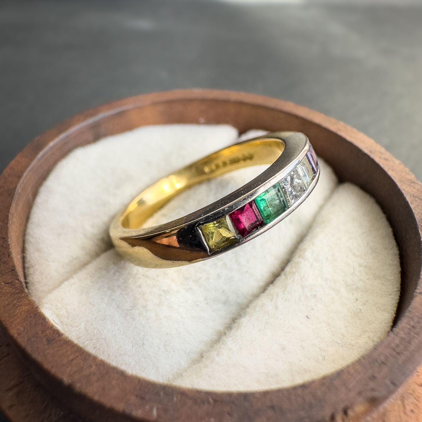 18ct Solid Gold Vintage Rainbow Gemstone Ring | Topaz, Ruby, Emerald, Diamond, Aquamarine, Amethyst, Sapphire, Ring | UK N / US 7 |