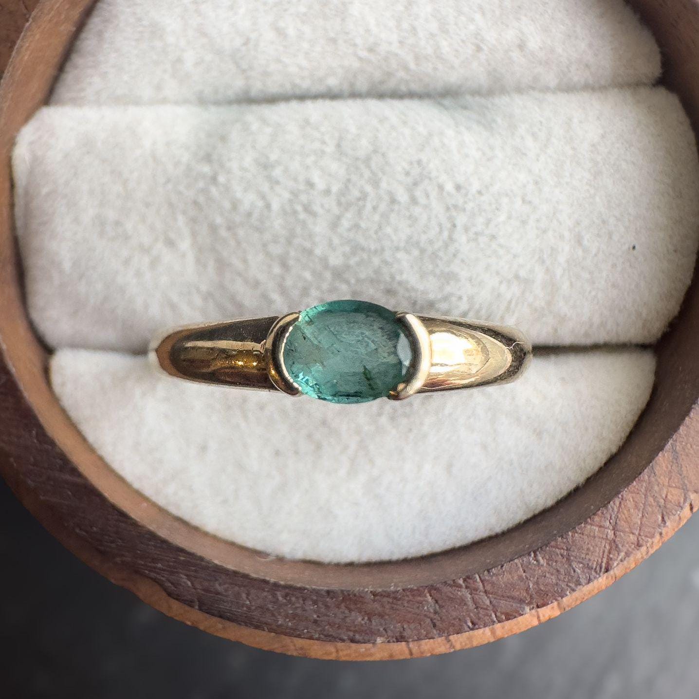 9ct Solid Gold Vintage Emerald Ring | Oval-Cut Emerald | English Hallmarks | UK L - US 6 | Elegant Green Gemstone | Gift for Her |