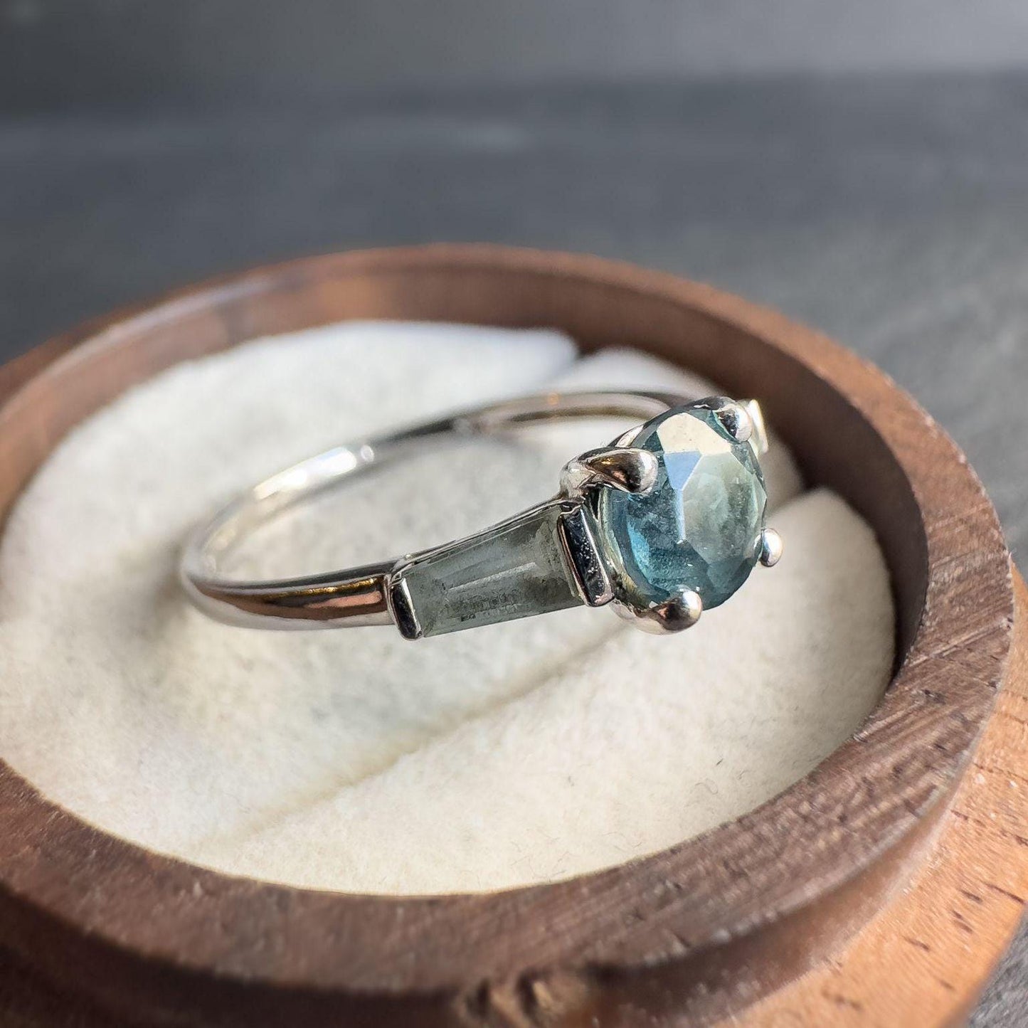 9ct Solid White Gold Vintage Topaz & Aquamarine Ring | UK S - US 9 | Blue Gemstone Jewelry | Vari Cut Elegant Design | English Hallamarks