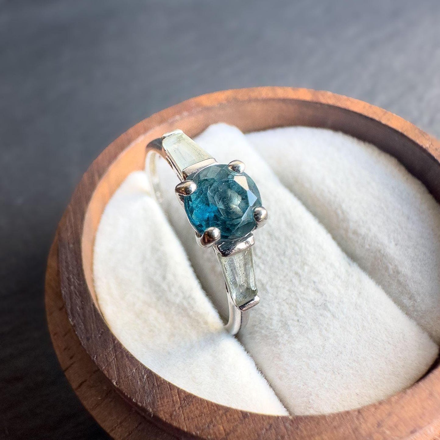 9ct Solid White Gold Vintage Topaz & Aquamarine Ring | UK S - US 9 | Blue Gemstone Jewelry | Vari Cut Elegant Design | English Hallamarks