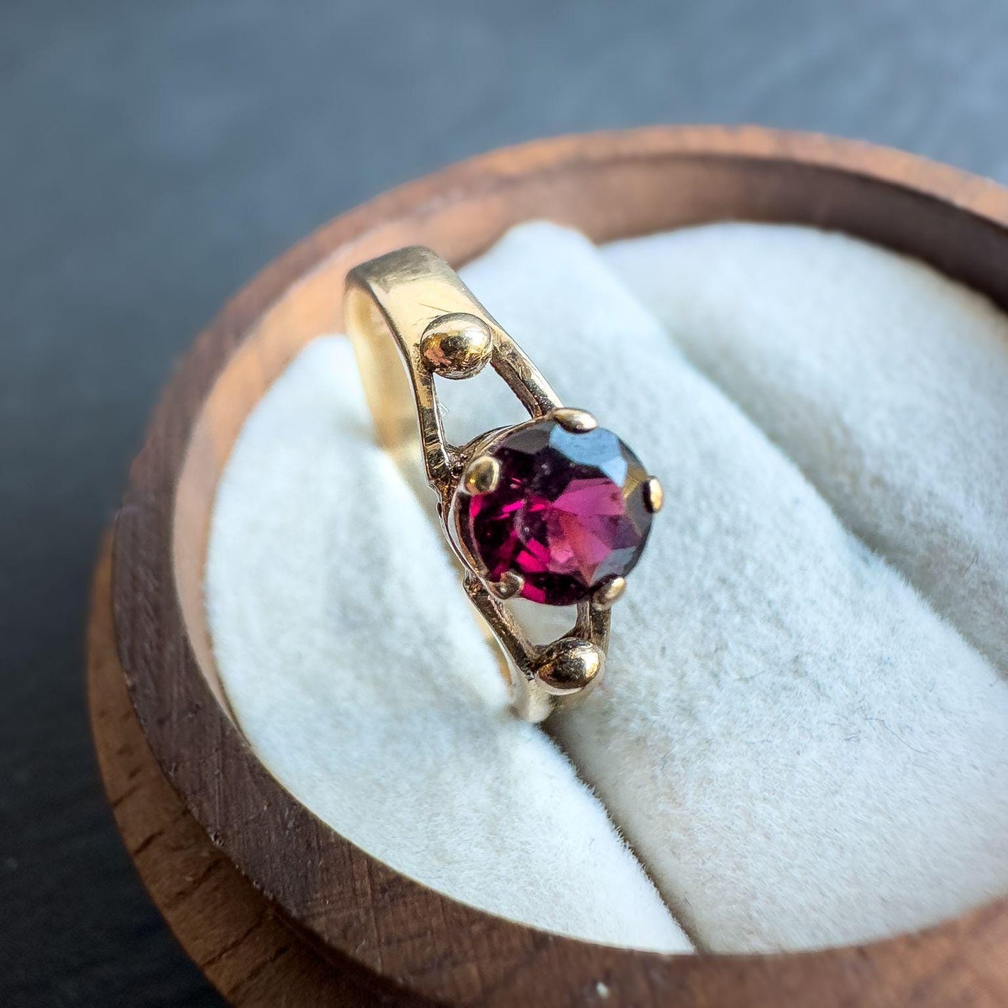 9ct Solid Gold Vintage Garnet Ring | UK L 1/2 - US 6 | English Hallmarked | Elegant Solitaire Design |Classic Vintage Jewelry | Retro Design