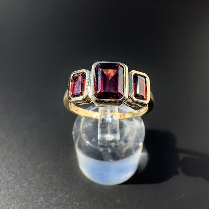 9ct | 9k Gold | Vintage | Art Deco Style | Red Garnet Trilogy Ring | Multi Stone Ring | Statement Ring | Hallmarked |