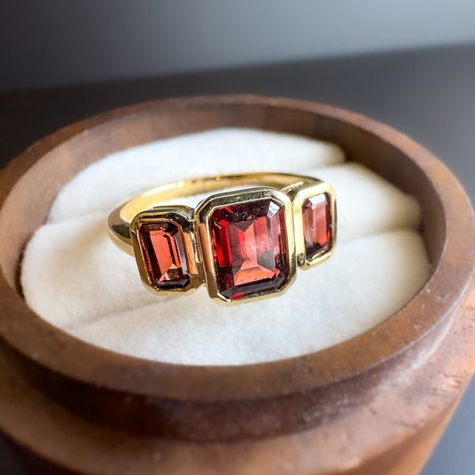 9ct | 9k Gold | Vintage | Art Deco Style | Red Garnet Trilogy Ring | Multi Stone Ring | Statement Ring | Hallmarked |