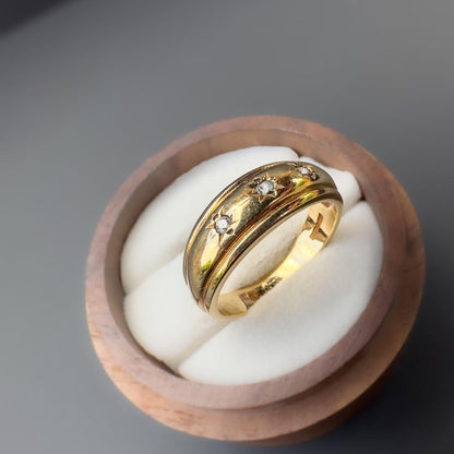 9ct | 9k Gold | Vintage | Gypsy Ring Starburst Set Zircona | Band Ring | English Hallmarks | 4.2g | Size P |