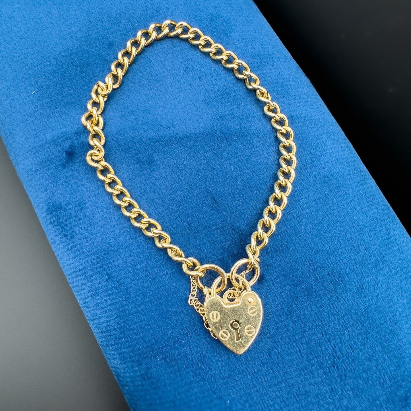 9ct | 9k Gold | Vintage | Solid Gold Curblink Bracelet with 9ct Heart Padlock | Charm Chain | Hallmarked | 11 grams | 18cm |