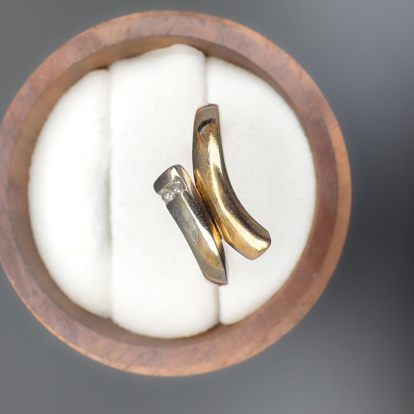 9ct | 9k Gold | Vintage Bi Coloured Gold Diamond Twist Crossover Band Ring | Stackable Rings | Hallmarked |