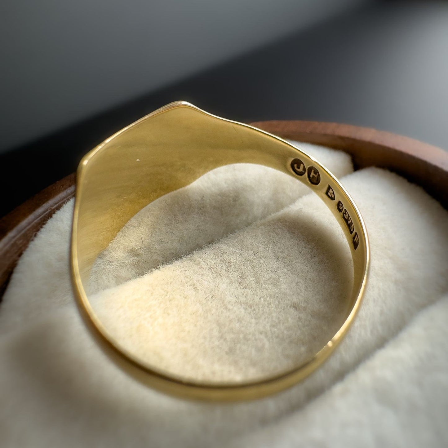50s | Vintage | 9ct | 9k Yellow Gold | Patterned Solid Gold Signet Ring | Band Ring | Chester Hallmarks |