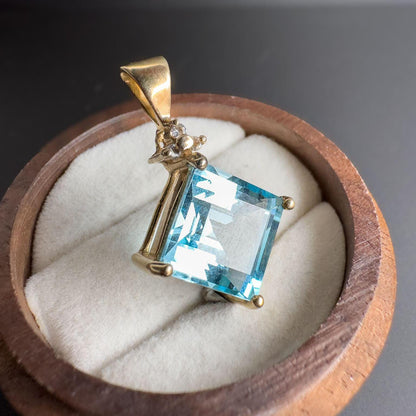 Very Pretty | 9ct | 9k Gold | Blue Topaz & Diamond Pendant | Hallmarked |