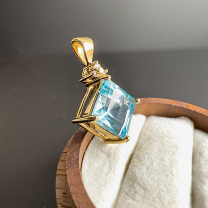 Very Pretty | 9ct | 9k Gold | Blue Topaz & Diamond Pendant | Hallmarked |