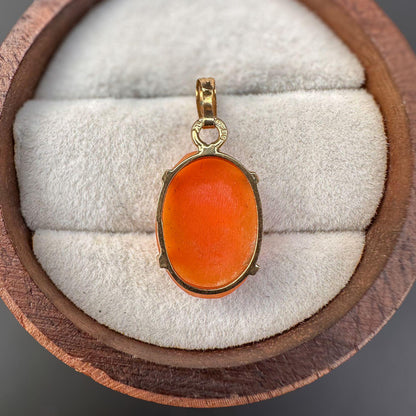A very pretty | Vintage | 9ct | 9k Yellow Gold | Cameo Shell Drop Pendant | 9ct gold Hallmarked