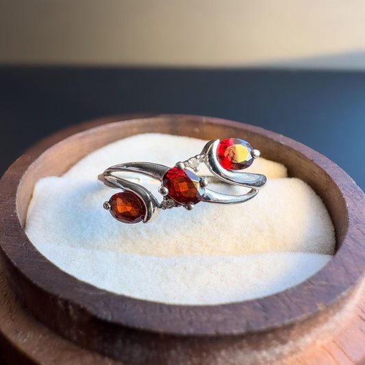 Gorgeous Vintage | 9ct | 9k White Gold Garnet and Diamond Ring | Elegant Multi-Stone Crossover Design | Hallmarked |