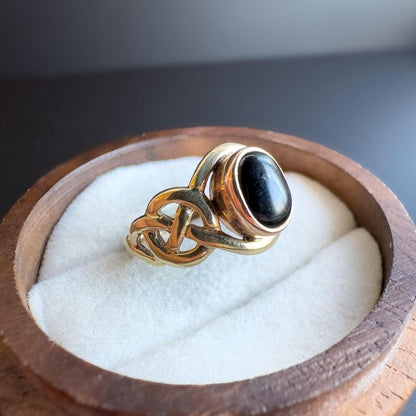 Vintage | 9ct Gold Onyx Ring with Celtic Knot Design | Elegant Black Onyx Cabochon | English Hallmarks | UK K 1/2 - US 5.75 | Resizable