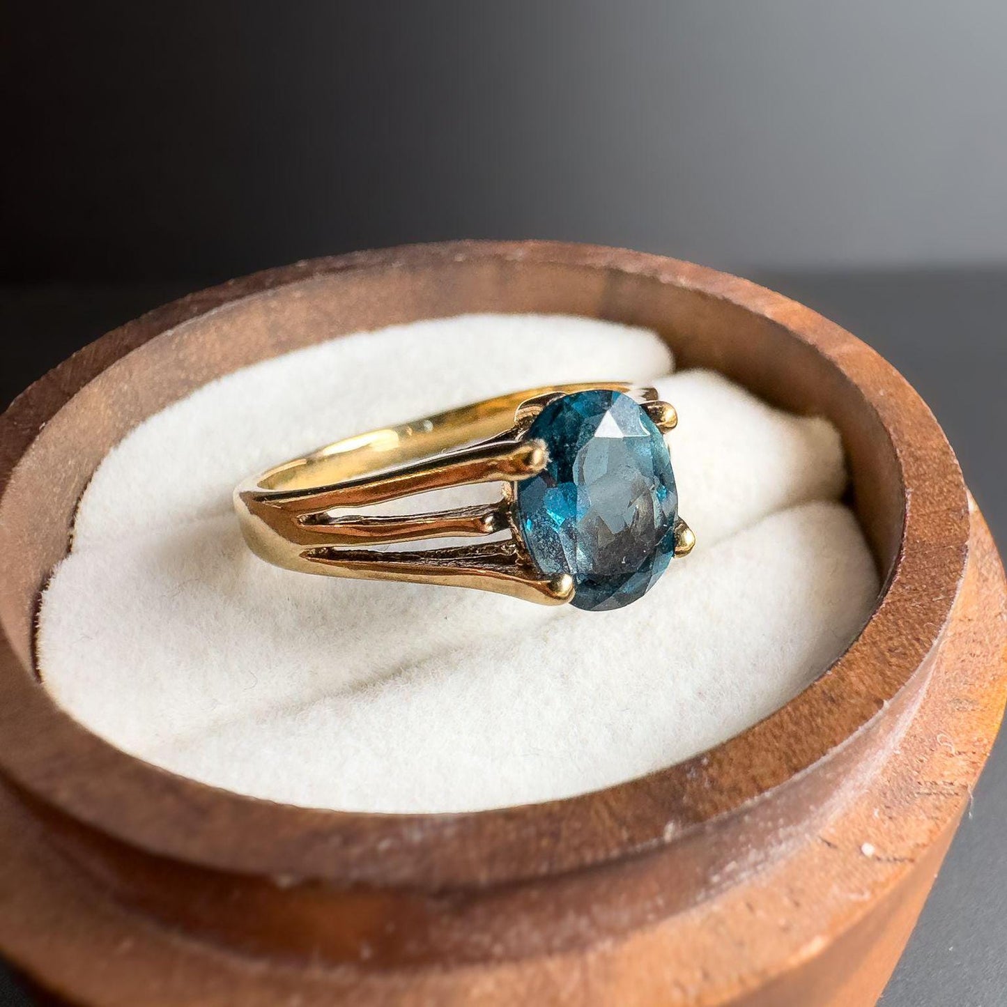 Vintage 9ct Gold Blue Zircon Ring | Stunning Oval-Cut Zircon in Classic Gold Setting | December Birthstone Gift | English Hallmarks