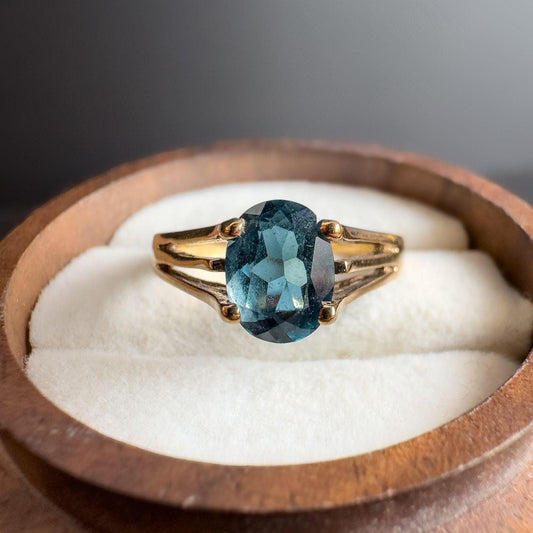 Vintage 9ct Gold Blue Zircon Ring | Stunning Oval-Cut Zircon in Classic Gold Setting | December Birthstone Gift | English Hallmarks