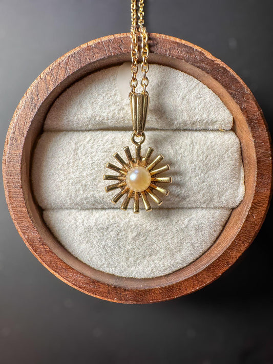 Vintage 9ct Gold Sunburst Pearl Pendant Necklace on 9ct Gold Fine Link Chain  Radiant Sunburst Design | 46cm/18  Inch