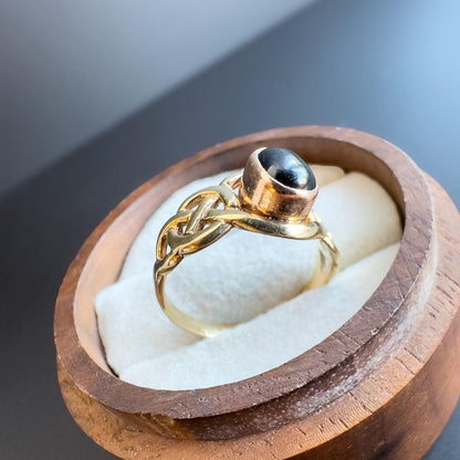 Vintage | 9ct Gold Onyx Ring with Celtic Knot Design | Elegant Black Onyx Cabochon | English Hallmarks | UK K 1/2 - US 5.75 | Resizable