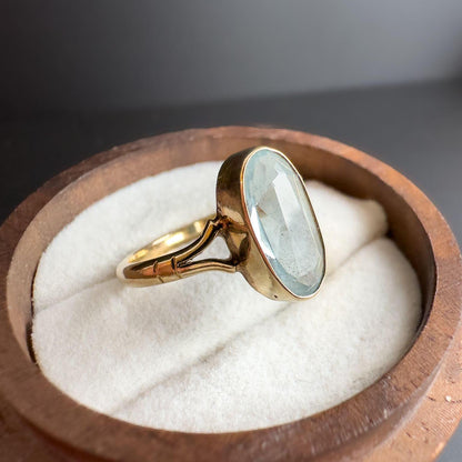 90s Vintage | 9ct Gold Aquamarine Ring | Elegant Oval Aquamarine Statement Ring | Size UK L - US 5.75 | Resizable | English Hallmarks