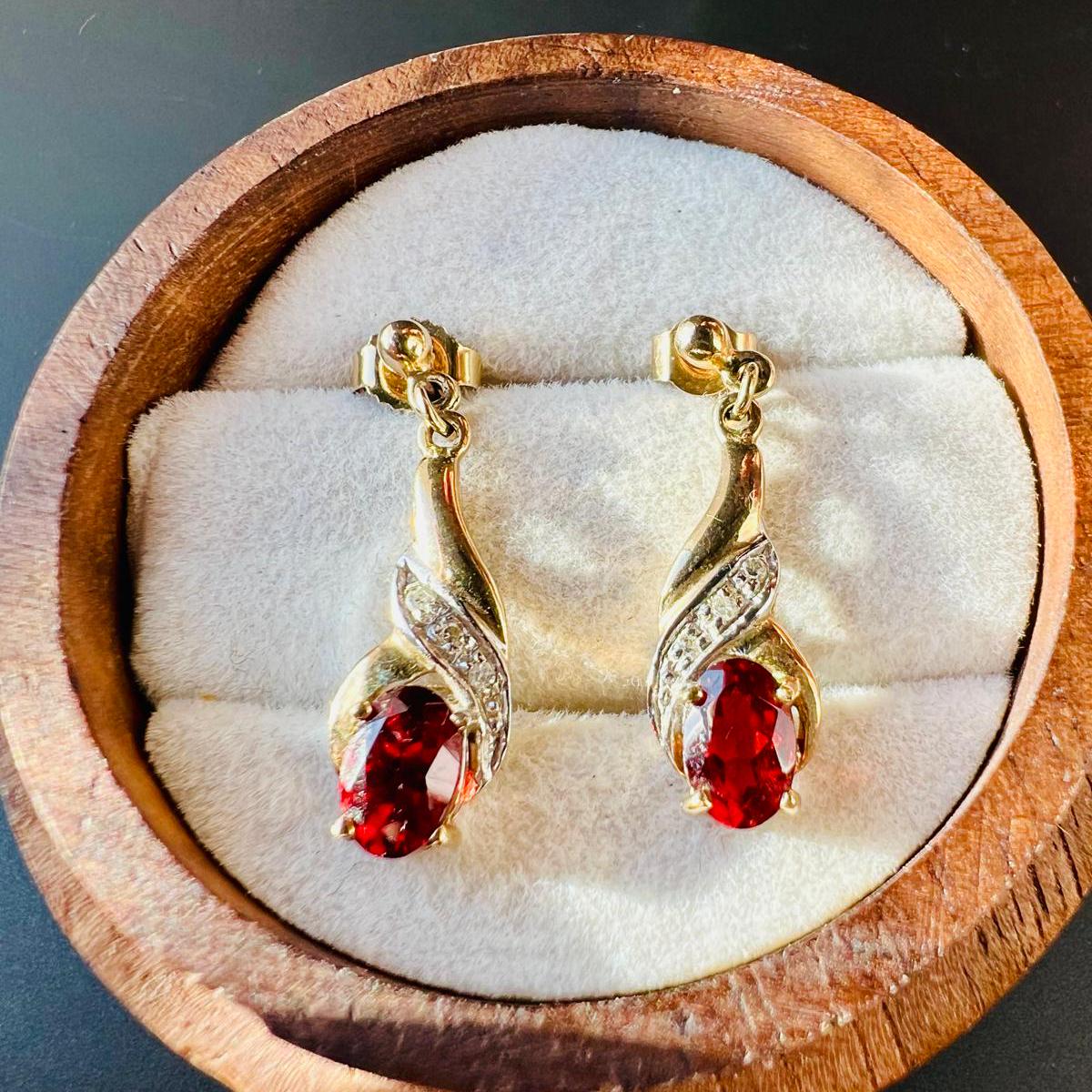 Vintage 9ct Gold Pendant Necklace & Earrings Set