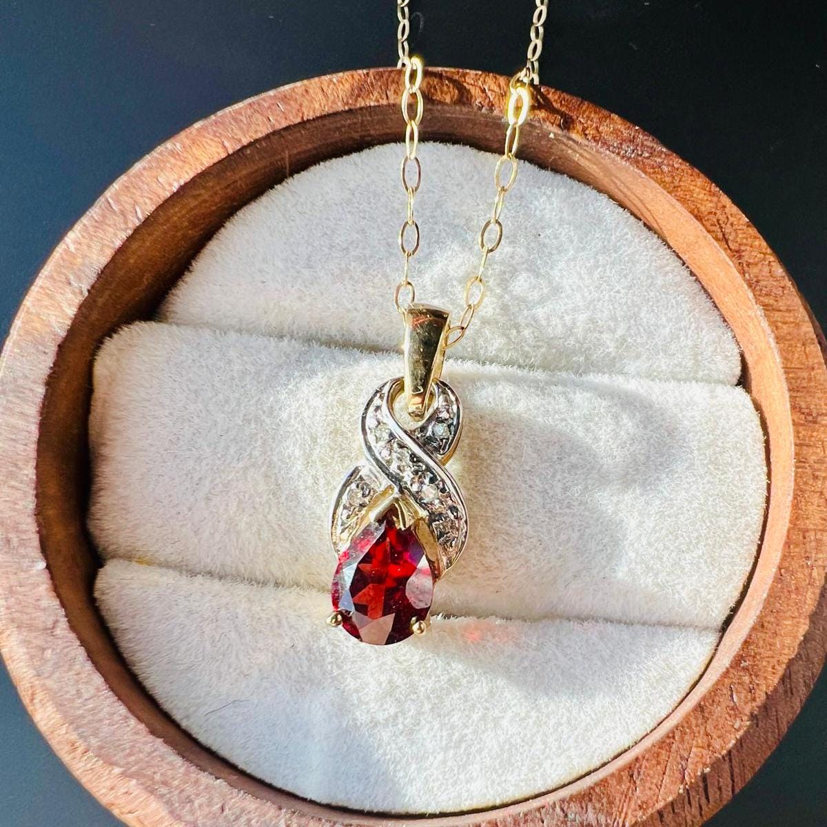 Vintage 9ct Gold Pendant Necklace & Earrings Set