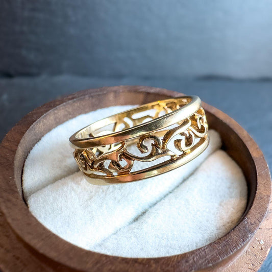 9ct Vintage Solid Gold Filigree Band Ring | Vintage-Inspired Scrollwork Design | UK R 1/2 - US 8.75 | English Hallmarked |