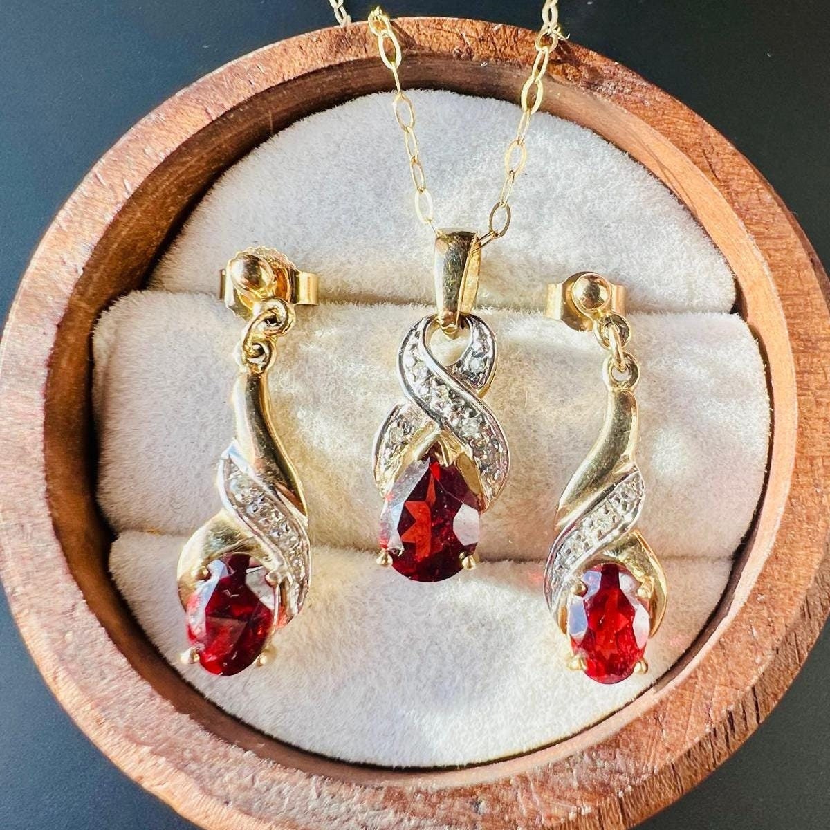 Vintage 9ct Gold Pendant Necklace & Earrings Set