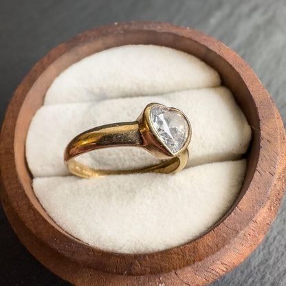 Vintage 9ct Solid Gold | Heart Ring with Sparkling Cubic Zirconia  Romantic Jewelry | English Hallmarked | UK J 1/2 - US 5 | Resizable