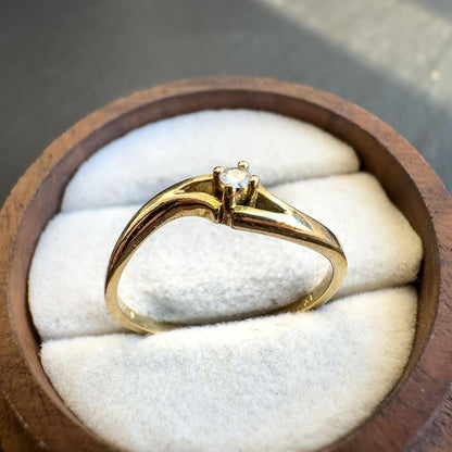 Elegant 9ct Solid Gold Vintage Diamond Ring | Solitaire Setting with Swirl Design | Promise Ring | UK O - US 7.25 | Resizable | Hallmarked