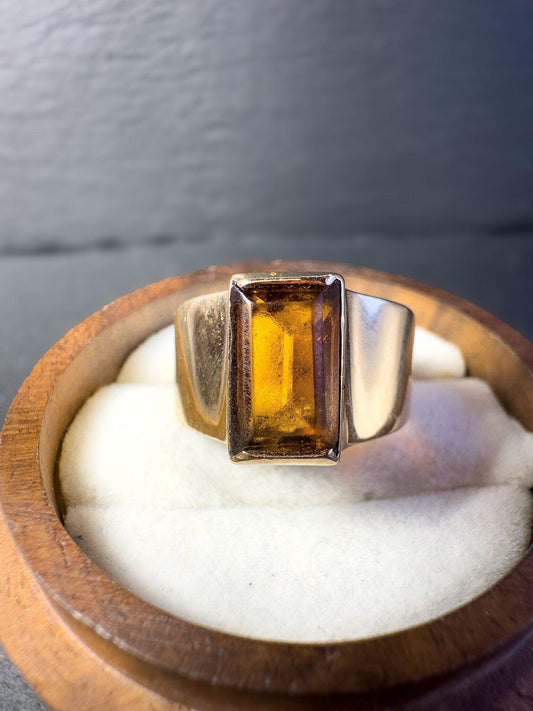 Vintage 9ct Gold Amber-Colored Paste Ring | Rectangular Cut | Signet Ring | Statement Ring | English Hallmarks | UK M 1/2 | Resizable |