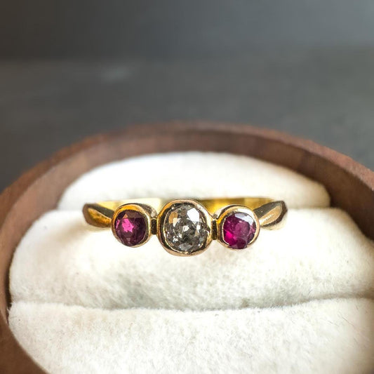 18ct Solid Gold Antique Ruby and Diamond Ring | Three Stone Design | Timeless Elegance | UK P 1/2 - US 8 |