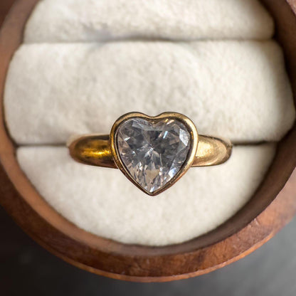 Vintage 9ct Solid Gold | Heart Ring with Sparkling Cubic Zirconia  Romantic Jewelry | English Hallmarked | UK J 1/2 - US 5 | Resizable