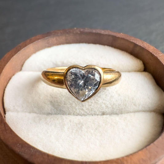 Vintage 9ct Solid Gold | Heart Ring with Sparkling Cubic Zirconia  Romantic Jewelry | English Hallmarked | UK J 1/2 - US 5 | Resizable