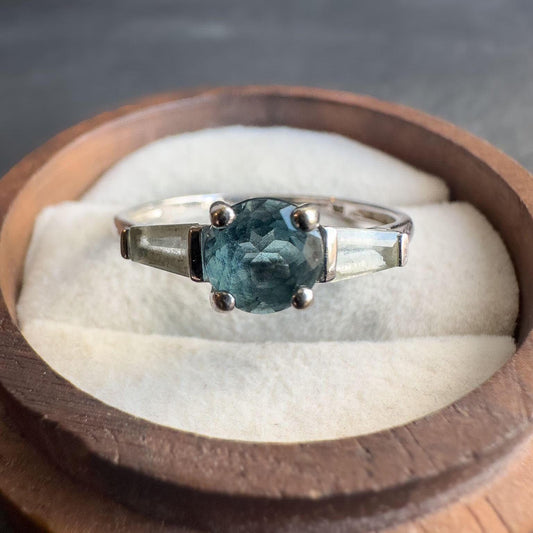 9ct Solid White Gold Vintage Topaz & Aquamarine Ring | UK S - US 9 | Blue Gemstone Jewelry | Vari Cut Elegant Design | English Hallamarks
