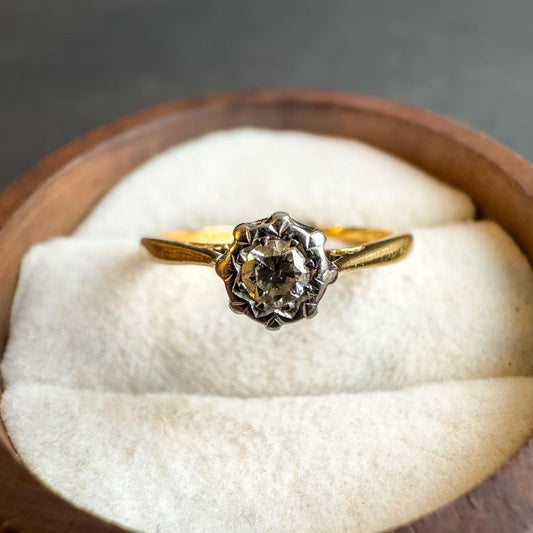 18ct Solid Gold Vintage Diamond Ring with Unique Starburst Design | English Hallmarked | UK J - US 5 | Engagement Ring | Resizable |