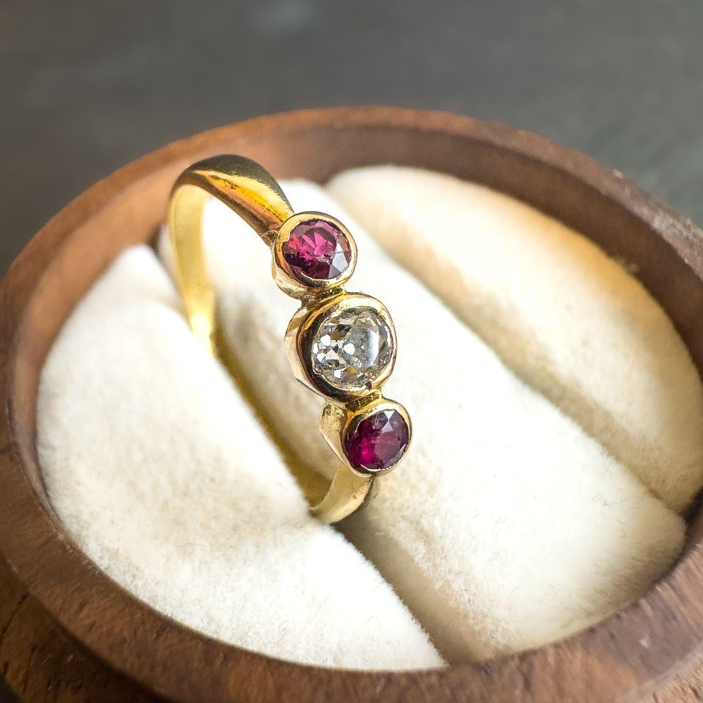 18ct Solid Gold Antique Ruby and Diamond Ring | Three Stone Design | Timeless Elegance | UK P 1/2 - US 8 |