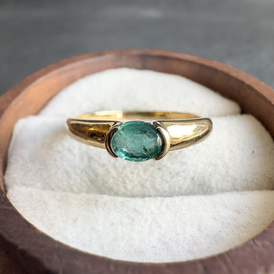 9ct Solid Gold Vintage Emerald Ring | Oval-Cut Emerald | English Hallmarks | UK L - US 6 | Elegant Green Gemstone | Gift for Her |